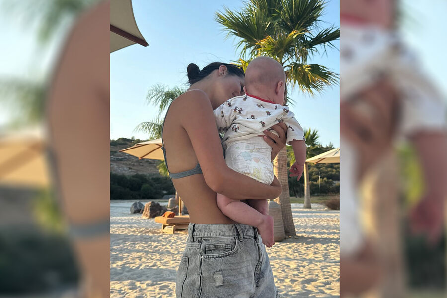 Жена актера Петрова в лифе бикини снялась с сыном