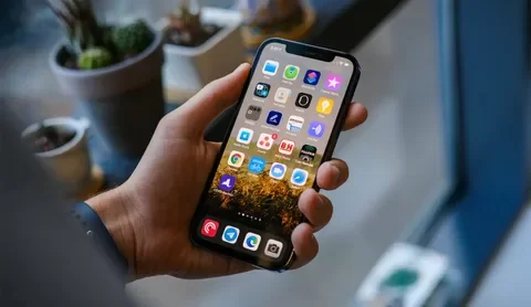 Forbes: в России начали маркировать iPhone без RuStore