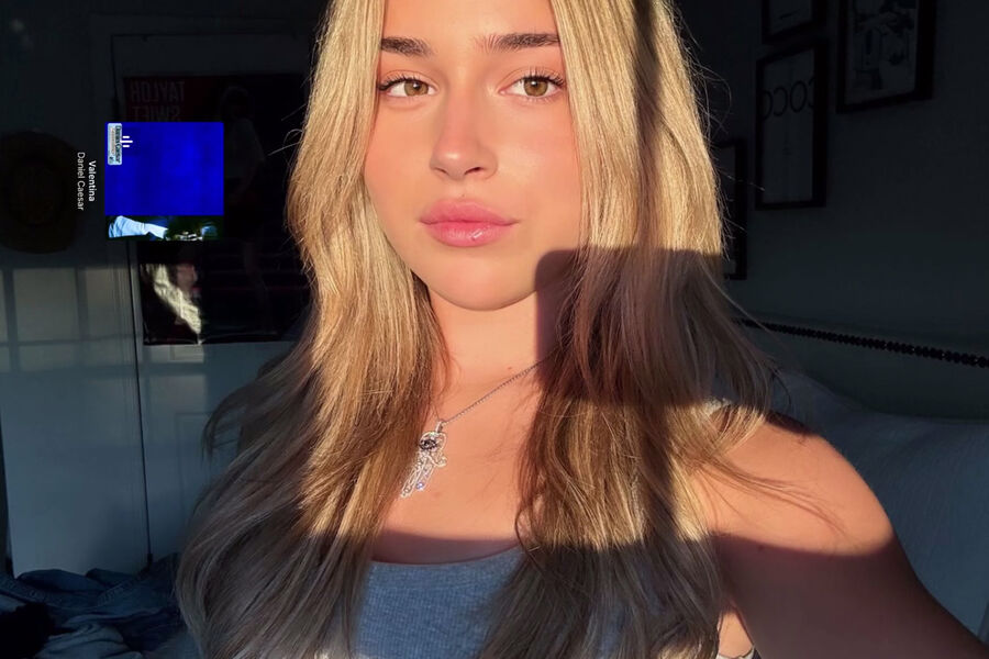 Дочь певицы Алсу опубликовала в соцсетях свое редкое фото