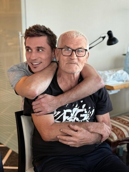 Певец Дима Билан показал редкие фото с отцом