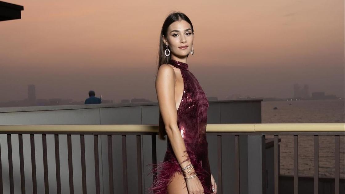 Жена хоккеиста Овечкина приняла участие в модном показе в Москве