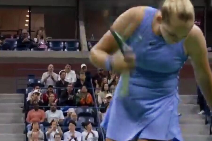 Андреева била себя ракеткой по ноге во время матча с Таунсенд на US Open — 2025