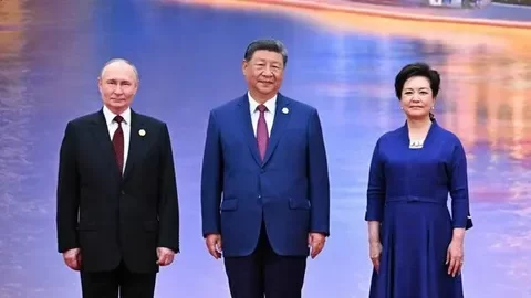 Россия и Китай подписали более 20 соглашений о сотрудничестве в Пекине