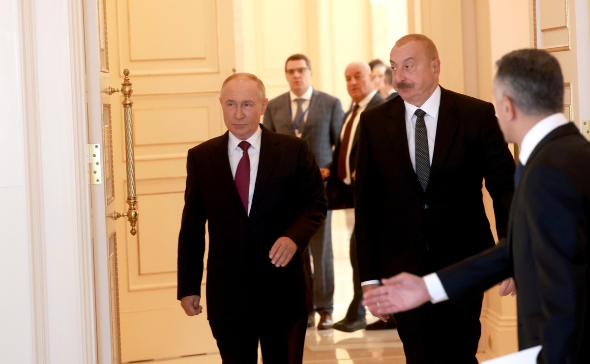 Baku TV: Путин и Алиев поприветствовали друг друга перед парадом в Пекине
