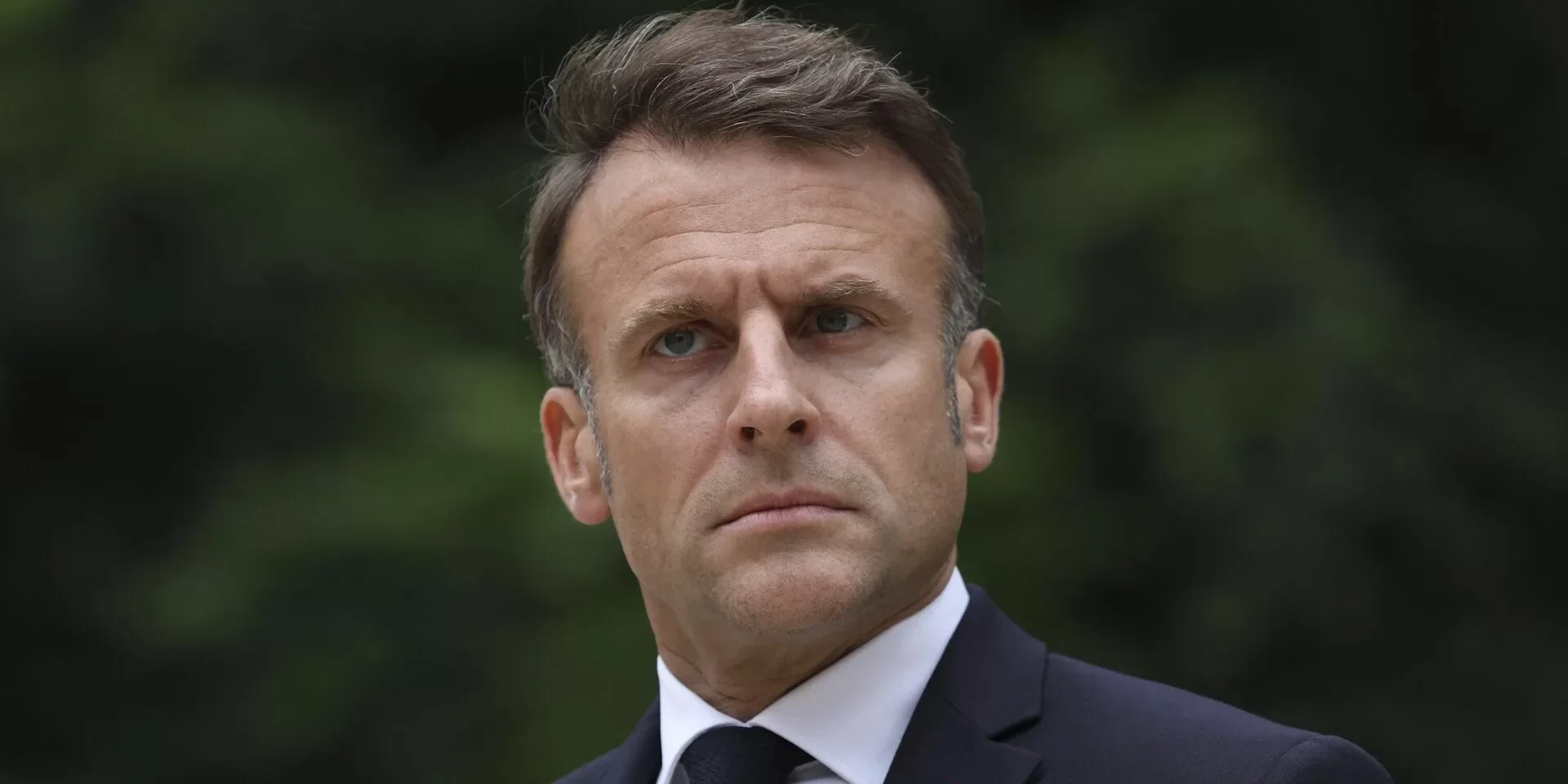 Le Figaro: рейтинг одобрения Макрона упал до антирекордных 15%