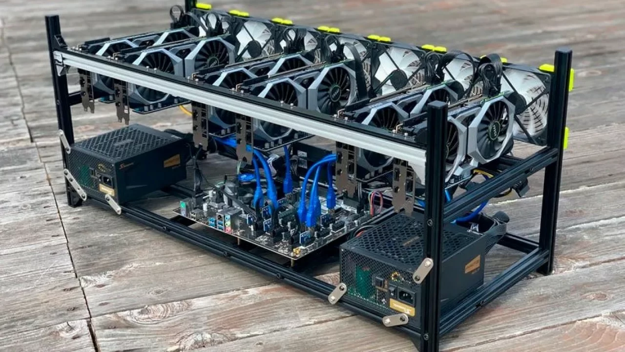 В Иркутске неизвестные спрятали майнинг-ферму в кустах