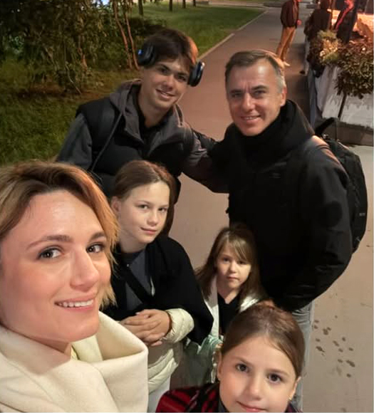 Жена актера Игоря Петренко опубликовала редкое семейное фото с детьми
