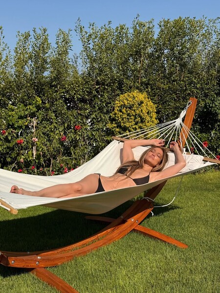 Дженнифер Лопес удивила поклонников кадрами в бикини и семейным временем с детьми