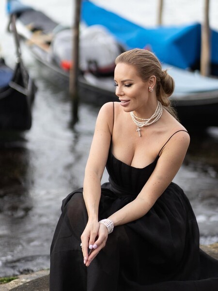 Певец Денис Клявер опубликовал фото жены в день ее рождения