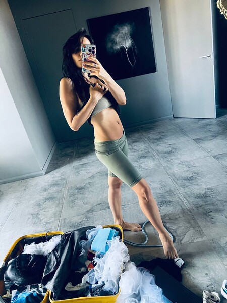 Светлана Светикова поделилась послеродовой фигурой и весом через три месяца после родов