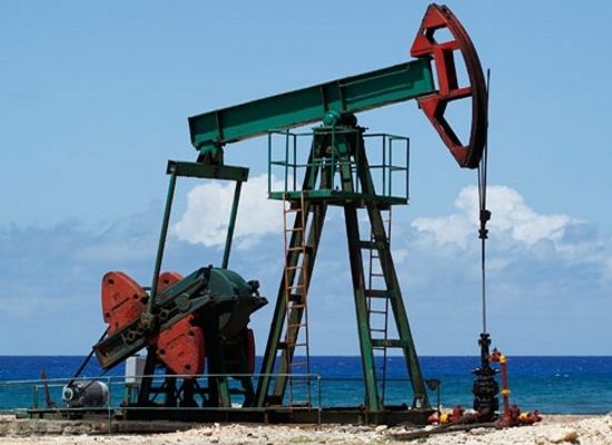 Цены на нефть показали рост на опасениях по поводу поставок