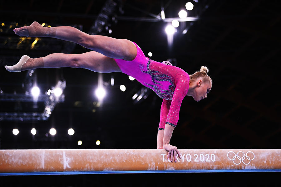 Гимнастка Мельникова выиграла золото на первом за 4 года международном старте