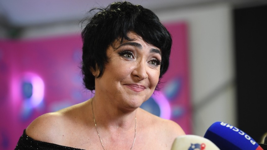 Певица Лолита рассказала, что сама оплачивает присутствие скорой помощи на концерте