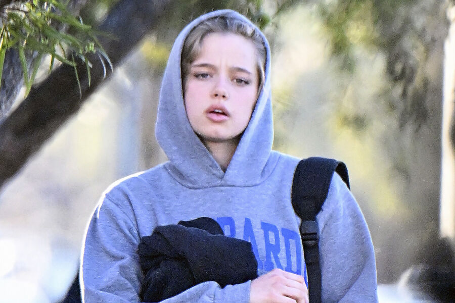 Дочь актеров Джоли и Питта Шайло вышла на публику с осветленными волосами