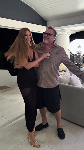 Певица Подольская в полупрозрачном платье снялась с Пресняковым