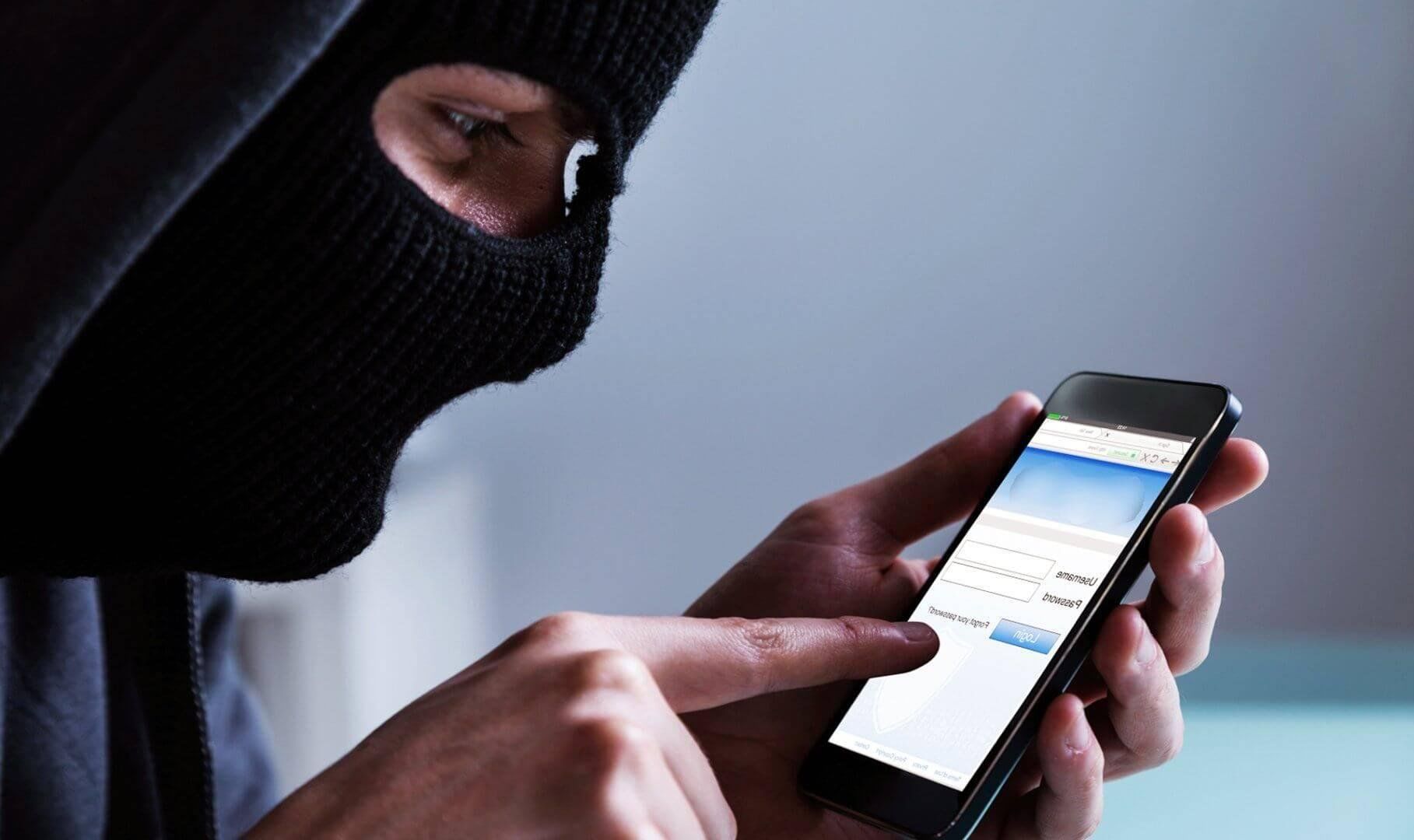 На Кубани мальчик исчез с картами родителей и пытался отдать аферистам 7 млн