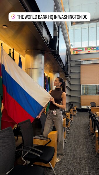 Жена Овечкина Настасия сфотографировалась с флагом России в США