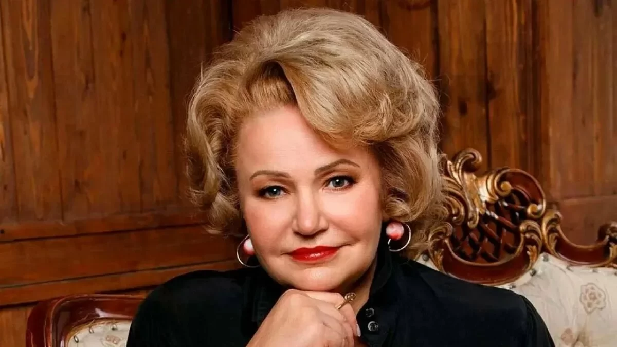 Депутат Останина предложила владельцам собак есть с ними за одним столом