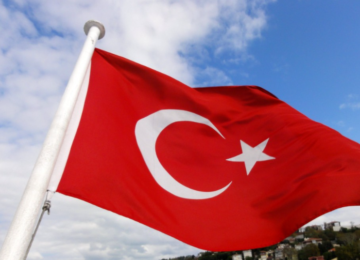 Российские граждане освобождены в Турции после задержания за поцелуй в мечети