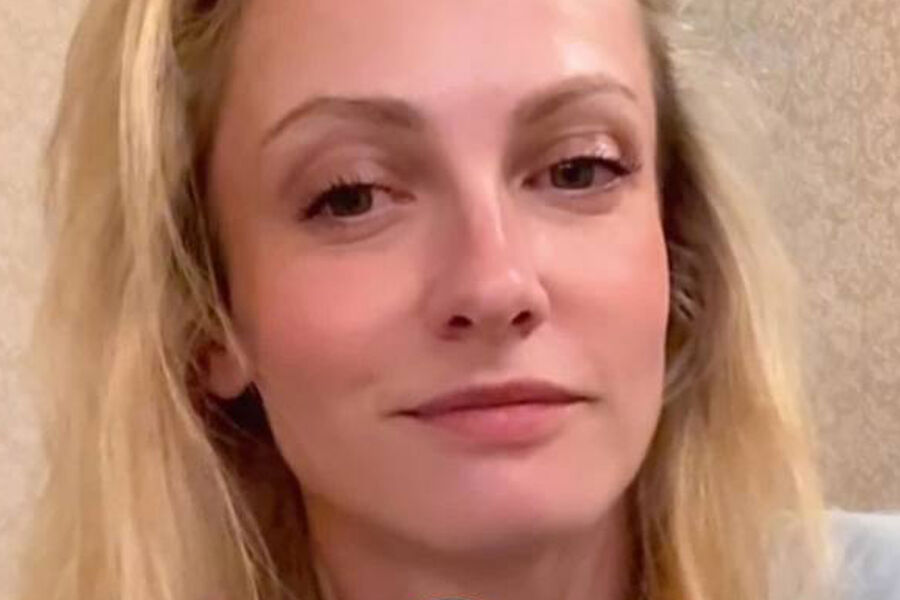 Актриса Полина Максимова снялась без макияжа и укладки