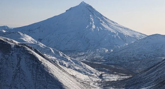 Один из трех туристов во время восхождения на вулкан на Камчатке погиб
