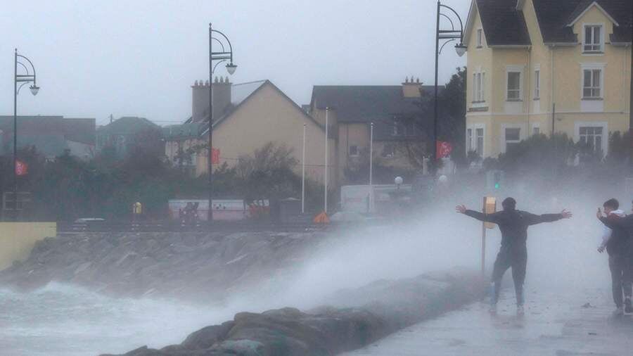 Sky News: шторм «Эми» обесточил 300 тысяч зданий в Великобритании и Ирландии