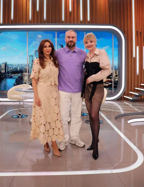 Телеведущая Чехова призналась, что ей тяжело жить и работать вместе с женихом