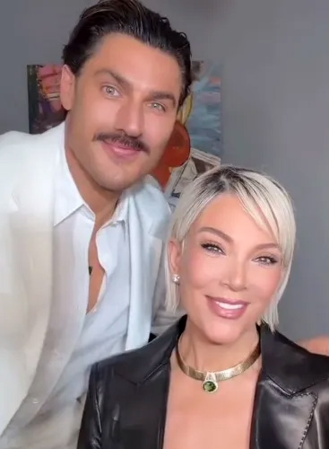 Бизнесвумен Крис Дженнер стала платиновой блондинкой