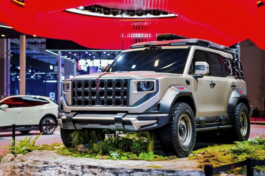 В ноябре Hongqi объявит название своего нового четырехмоторного внедорожника