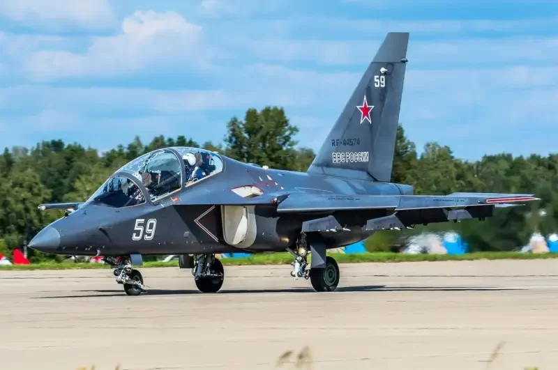 «Ростех»: первый опытный образец самолета Як-130М направлен на испытания