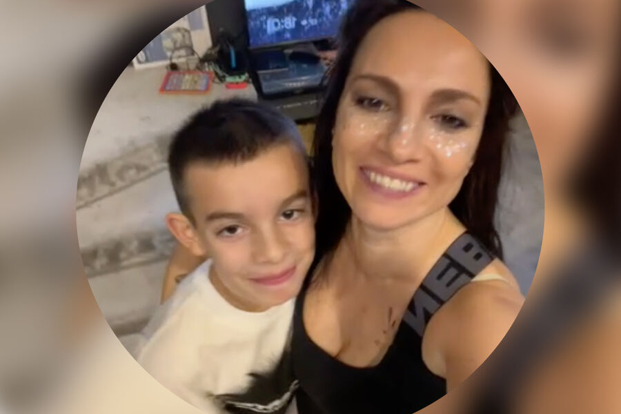 Певица Светлана Светикова поделилась редкими кадрами со своим первенцем