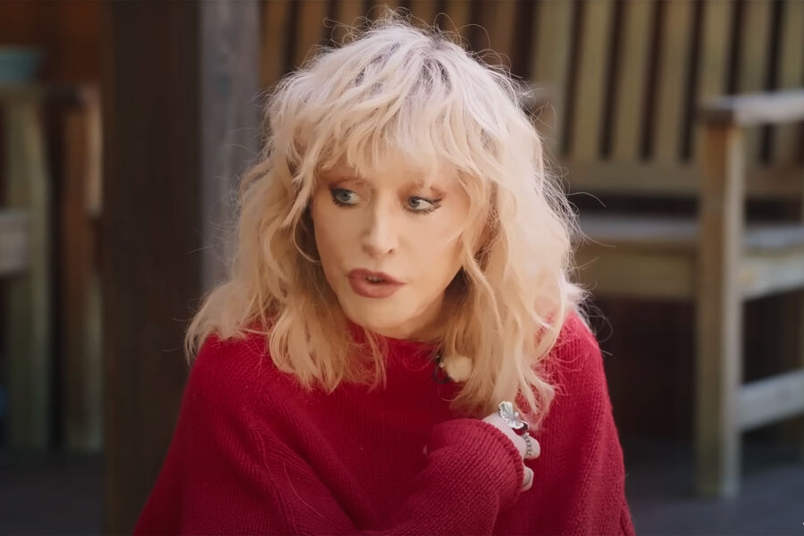 SHOT: певица Алла Пугачева получает пенсию в России и выводит деньги за границу