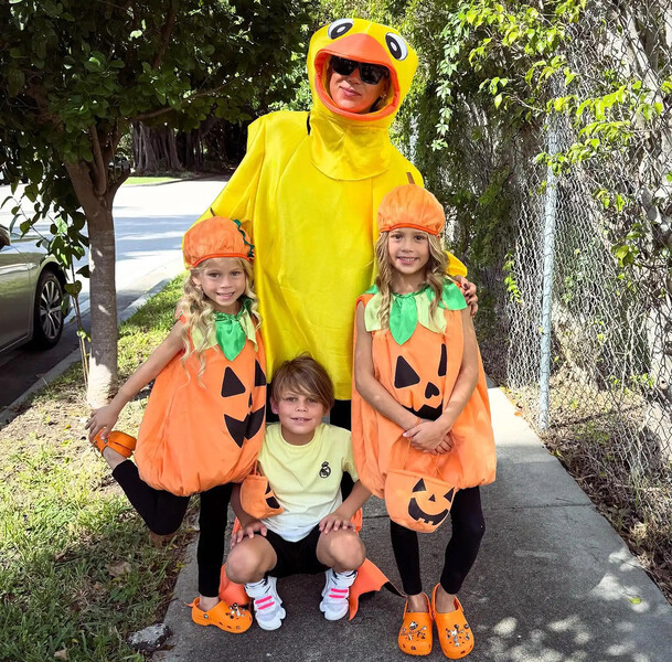 Теннисистка Курникова опубликовала фото с детьми от Иглесиаса