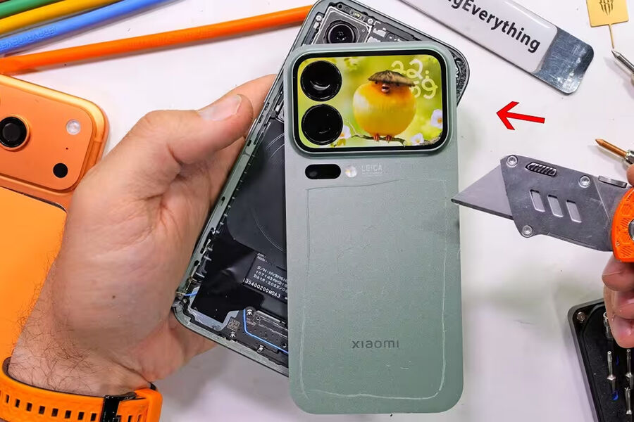 JerryRigEverything: второй экран Xiaomi 17 Pro Max уступает основному в прочности