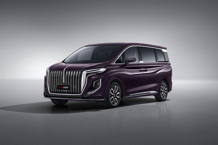 Минивэн Hongqi HQ9 подешевел в России на 800 тысяч рублей