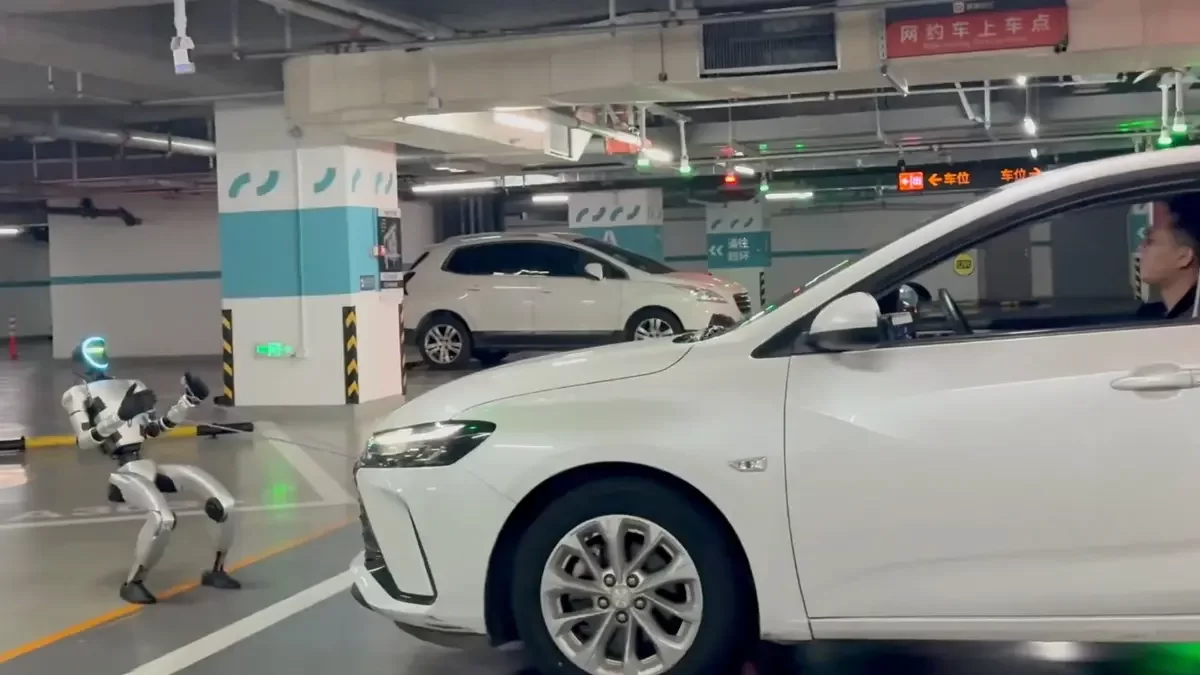 Робот Unitree G1 массой 35 кг отбуксировал автомобиль весом 1,4 тонны