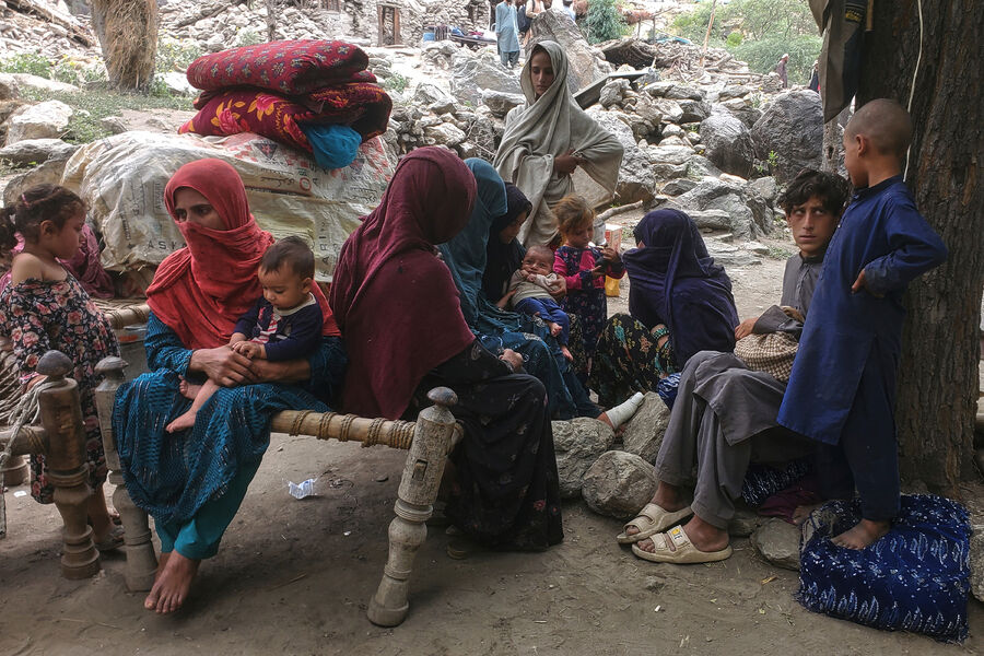 Красный крест: более 980 человек пострадали от землетрясения в Афганистане