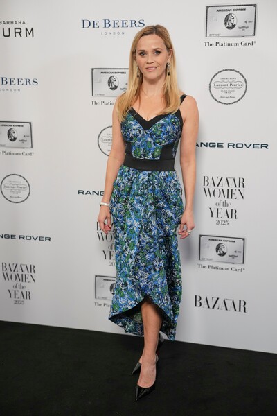 Актриса Риз Уизерспун вышла на публику в цветочном платье