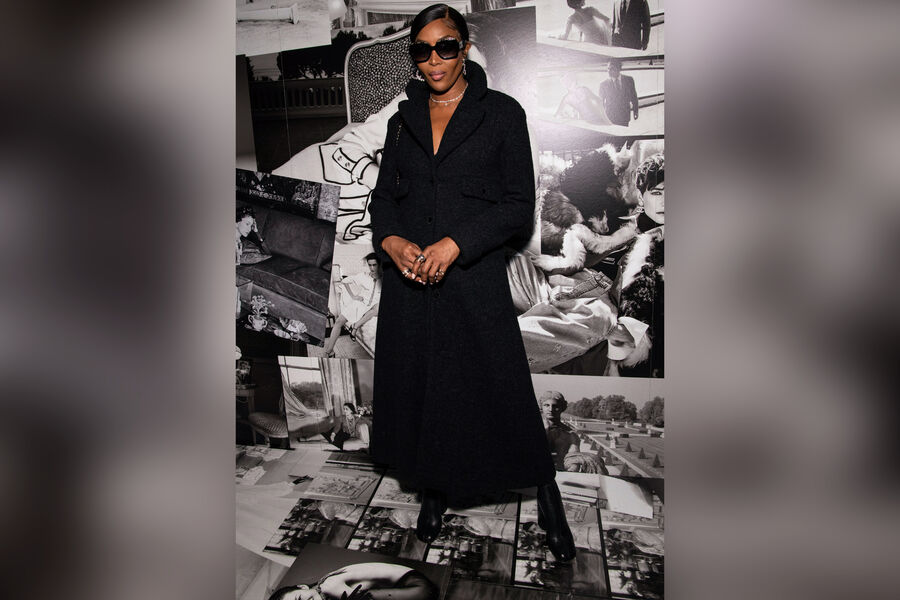 Стилист Александр Рогов призвал носить пальто-смокинг