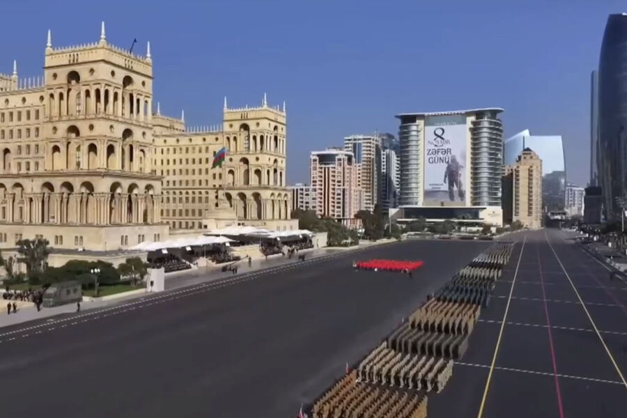 В Баку состоялся военный парад по случаю годовщины победы в войне в Карабахе