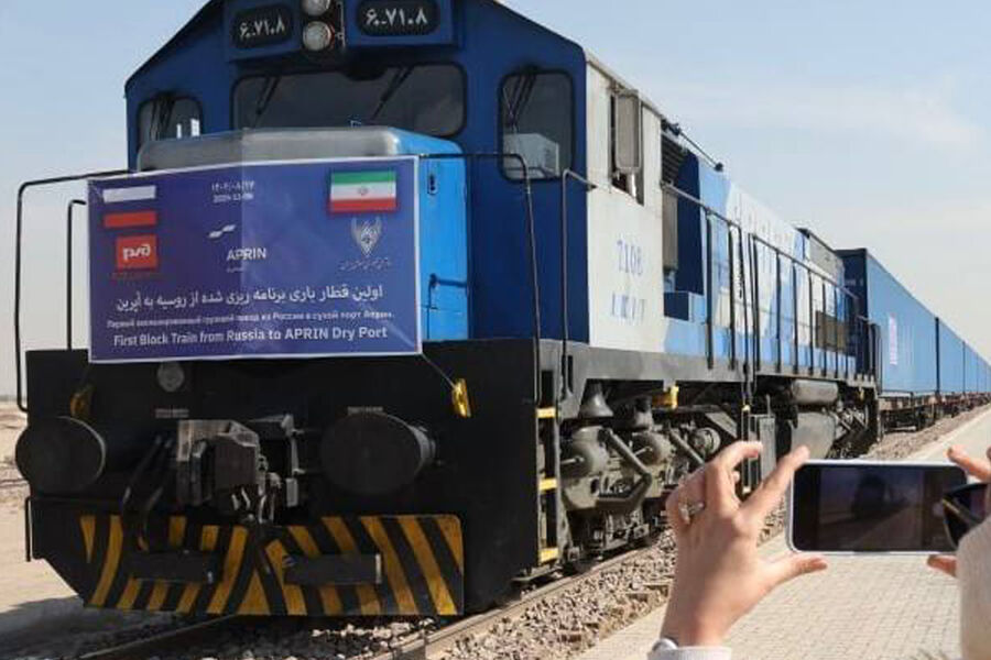 Первый грузовой поезд из России прибыл в сухой порт под Тегераном