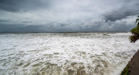 На Филиппинах эвакуировали 100 тыс. человек из-за супертайфуна