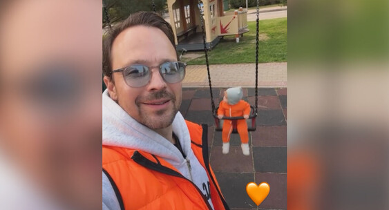 Актер Алексей Чадов поделился редкими кадрами с годовалой дочерью