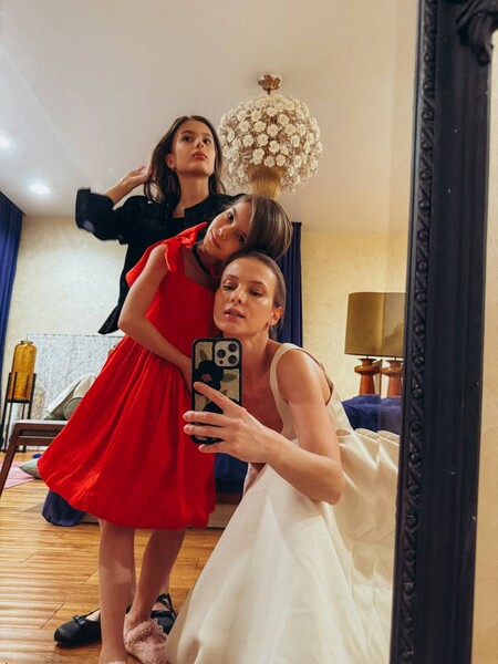 Актриса Светлана Иванова опубликовала редкие фото с повзрослевшими дочерьми