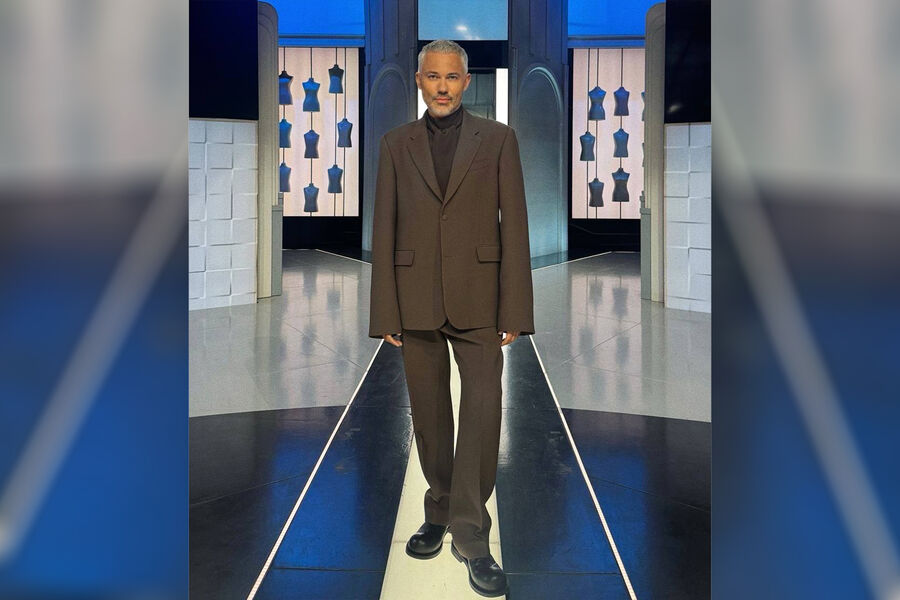 Стилист Александр Рогов призвал встречать Новый год в бордовых нарядах