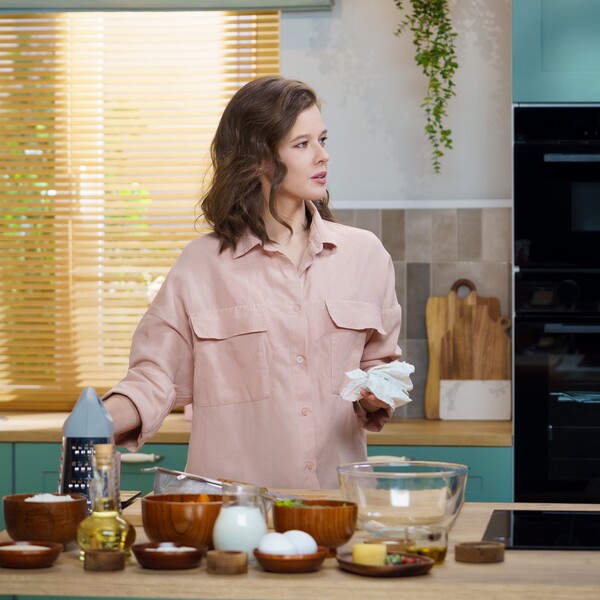 Актриса Шпица познакомилась с первым мужем на съемках сцены с избиением