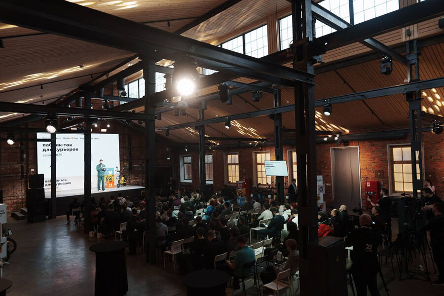 «Яндекс» создал для курьеров на велотранспорте курс по ПДД из пяти разделов