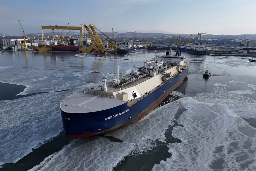 Первый российский ледокольный танкер «Алексей Косыгин» отправился в рейс по СМП