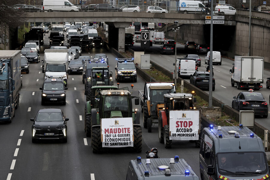 Французские фермеры перекрыли дорогу в Париже, протестуя против «Меркосур»