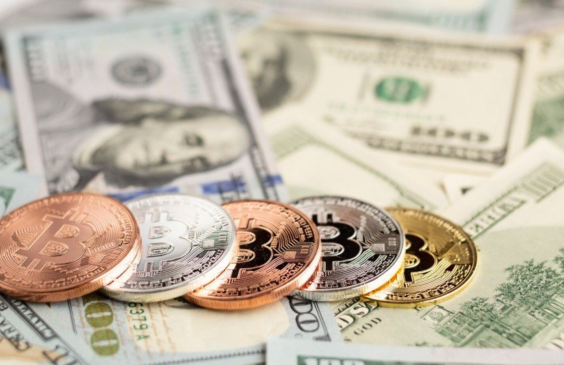 Эксперт спрогнозировал падение курсов доллара и евро ниже 70 и 80 рублей в 2026 году